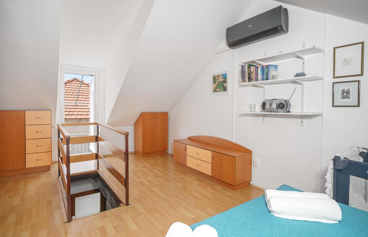 Studio Apartman Salis Vodice Apartment Екстериор снимка